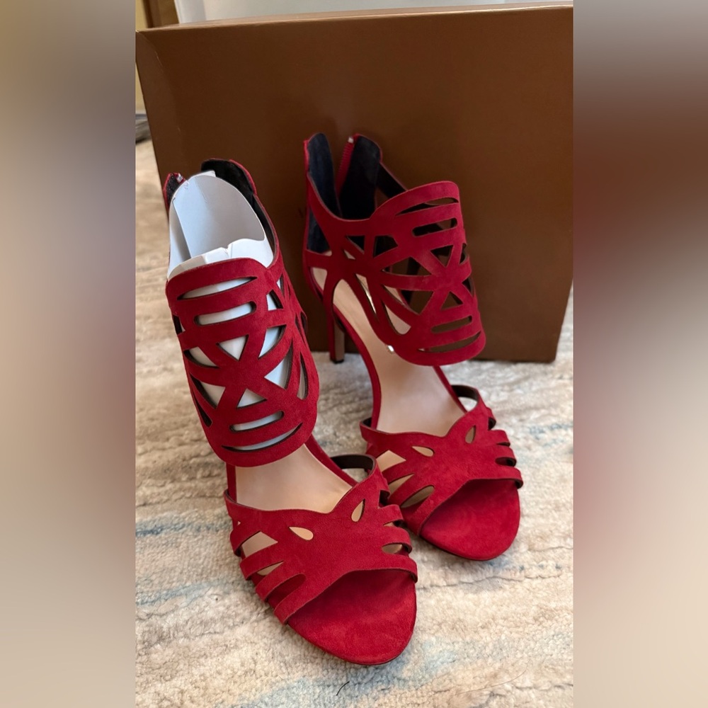 EUC Aubrey Brooke Red Strappy Heeled Sandals 7 1/2